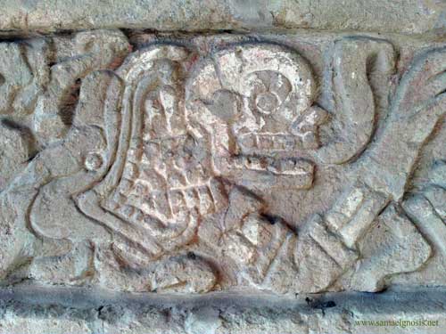 Zona Arqueológica de Tula Hidalgo México. Serpiente devorando un cráneo. (Fotos tomadas por Jenaro Reyes 2015)
