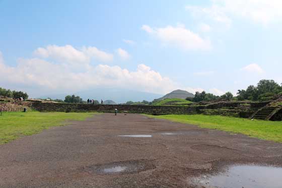 Calzada de los Muertos en Teotihuacán Calzada de los Muertos en Teotihuacán