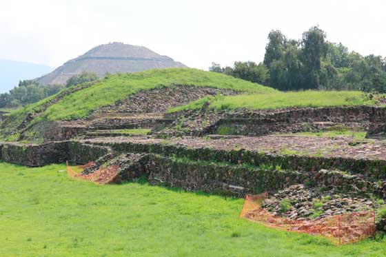 Calzada de los Muertos en Teotihuacán Calzada de los Muertos en Teotihuacán