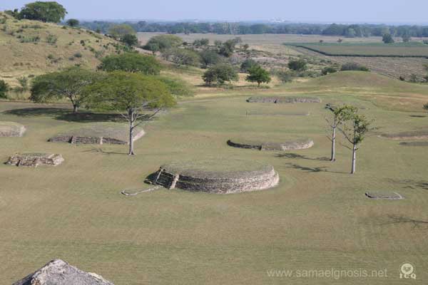 Detalles de la Gran Plaza de la Zona Arqueológica de Tamtoc. 