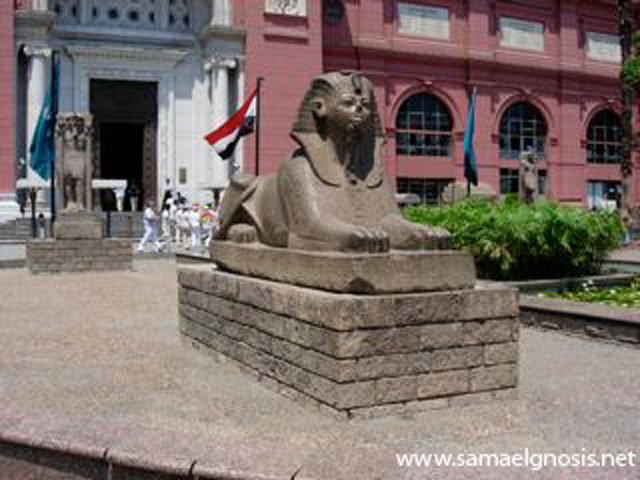 Esfinge del Museo Egipcio, El Cairo. Foto: Rubén Santamaría. Esfinge del Museo Egipcio, El Cairo. Foto: Rubén Santamaría.