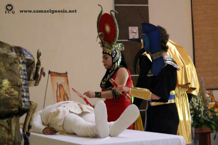 Isis, Anubis y Toth resucitando a Osiris en obra de teatro del Congreso 2021 Isis, Anubis y Toth resucitando a Osiris en obra de teatro del Congreso 2021