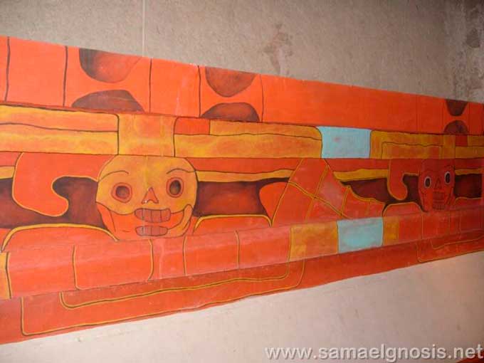 Mural de la Zona Arqueológica de Cholula Puebla México con mariposas-cráneos. Mural de la Zona Arqueológica de Cholula Puebla México con mariposas-cráneos. Foto: Virgilio Cuautle Roldán (ICQ Gnosis).