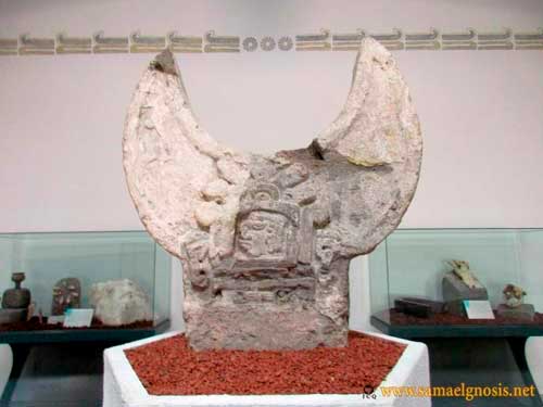 “Dios Murciélago”. Museo de Xochicalco Morelos. “Dios Murciélago”. Museo de Xochicalco Morelos. Foto: Virgilio Cuautle Roldán (ICQ Gnosis).