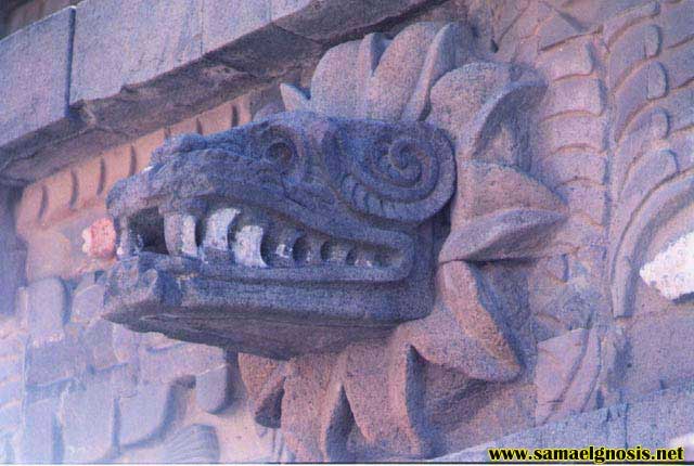 “Serpiente emplumada (Quetzalcóatl)” Teotihuacán. “Serpiente emplumada (Quetzalcóatl)” Teotihuacán.