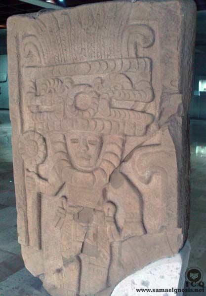 Personaje con ricos atavíos símbolo de los valores de la conciencia que pueden alcanzarse. Museo de Antropología de Xalapa, México. Personaje con ricos atavíos símbolo de los valores de la conciencia que pueden alcanzarse. Museo de Antropología de Xalapa, México.