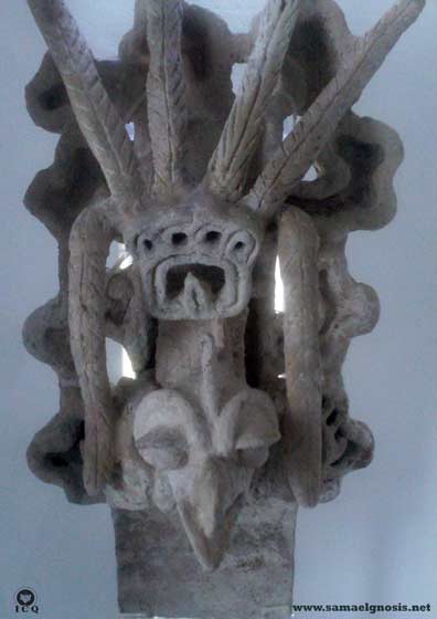 Por su ágil vuelo y su resplandeciente plumaje fue asociado con la luz, el sol y el fuego, símbolo de la conciencia despierta. Museo de Zona Arqueológica de Xochicalco, Morelos, México. Por su ágil vuelo y su resplandeciente plumaje fue asociado con la luz, el sol y el fuego, símbolo de la conciencia despierta. Museo de Zona Arqueológica de Xochicalco, Morelos, México.