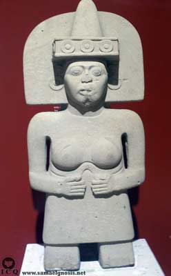Diosa de los partos (Tlazoltétotl) una de las advocaciones de la Madre Divina. Museo de Antropología de Xalapa, México.